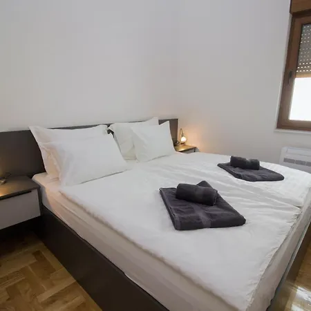 Penthouse With Old Bridge View And Jacuzzi Apartment *